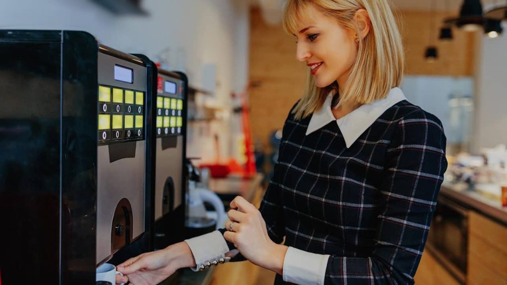 distributeur de boissons au travail