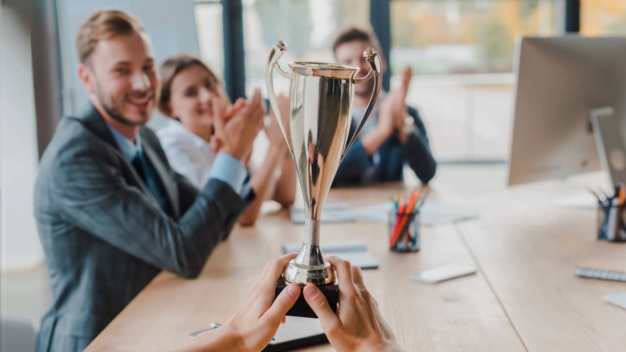 remise de prix trophée en entreprise