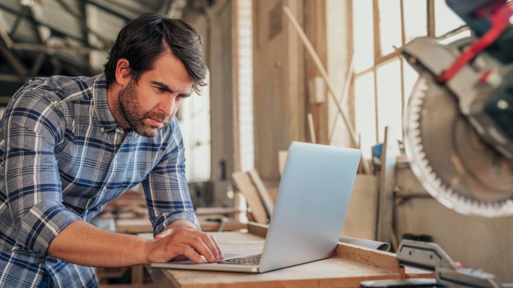 CRM pour artisans : optimiser la gestion client en toute simplicité