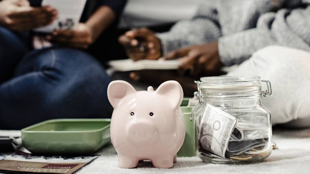 epargne tirelire couple jeunes