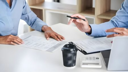 Est-il obligatoire d’ouvrir un compte bancaire professionnel pour son activité ? Règles et exceptions Est-il obligatoire d’ouvrir un compte bancaire professionnel pour son activité ? Règles et exceptions