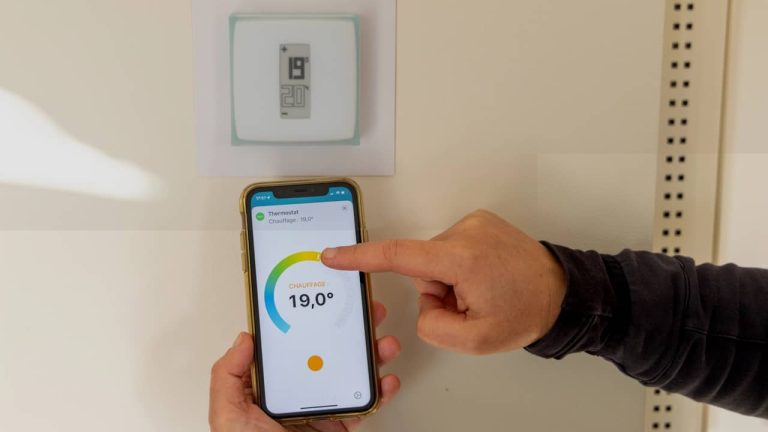 Qu’est-ce qu’un thermostat connecté ? Définition, fonctionnement, types et utilités Qu’est-ce qu’un thermostat connecté Définition, fonctionnement, types et utilités
