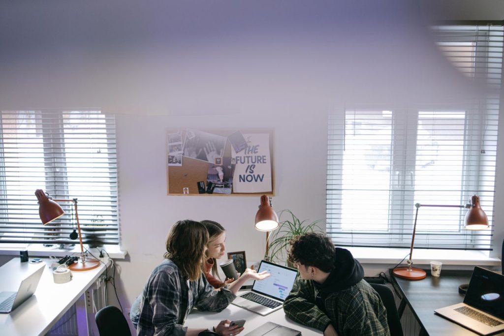 Comment travailler avec l’IA sans perdre son jugement ni son collectif ? Travailler avec l'IA sans perdre son jugement